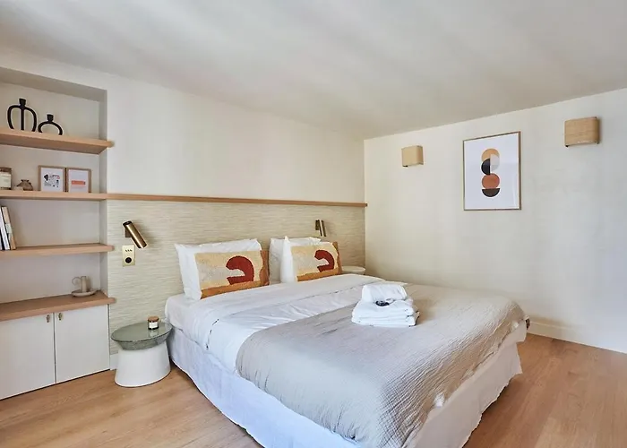 Luxurious Place Vendome - Rue De La Paix *